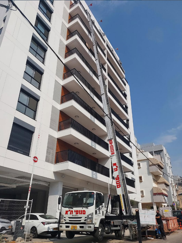 למה מנוף הרמה עדיף מלהעביר דברים במעלית או מדרגות